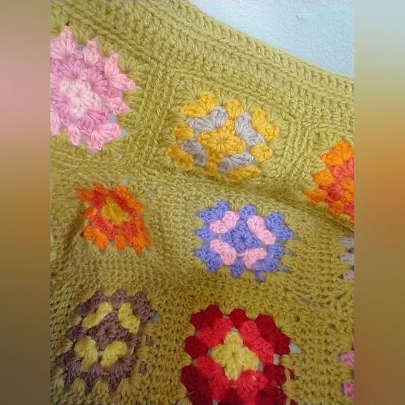 VINTAGE HAND CROCHETED CARDIGAN - Picture 9 of 12